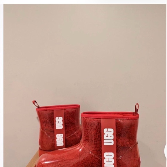 UGG CLASSIC CLEAR MINI WMNS "Red"
Size 8 in NWOT of Box - Picture 9 of 9